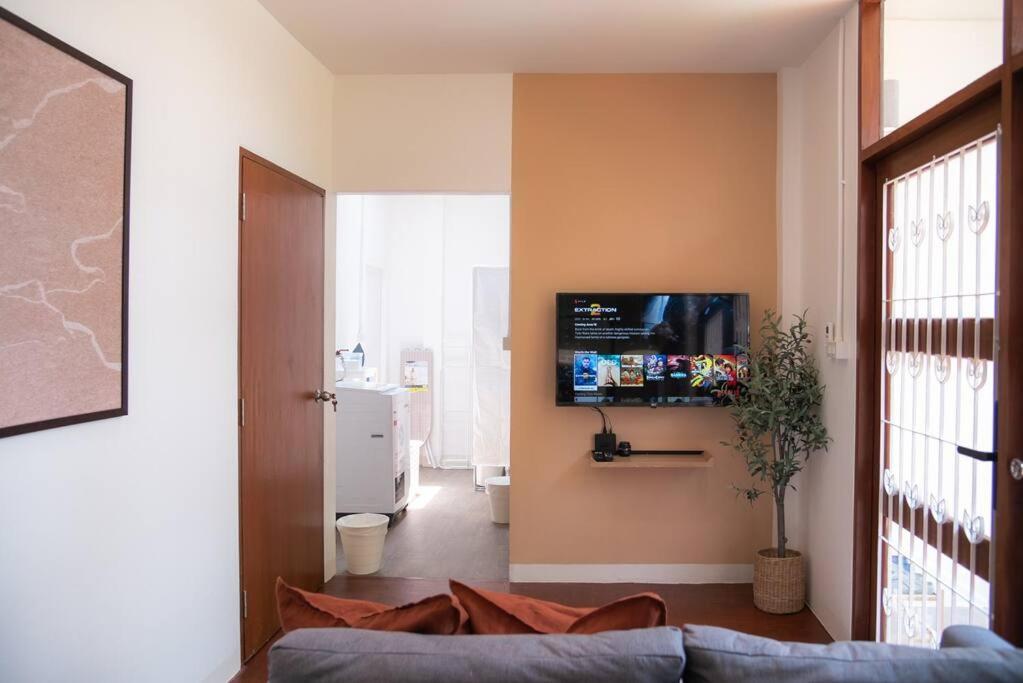 Nhà nghỉ Ray's Home,3br With Front Yard,walkable To Nimman *