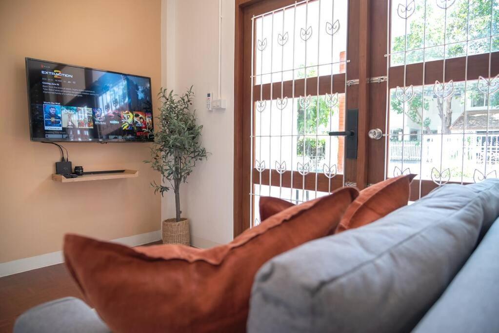 Ray's Home,3br With Front Yard,walkable To Nimman Nhà nghỉ Chiang Mai